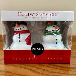Publix Holiday Snowfolk Salt and Pepper Shaker Set NIB